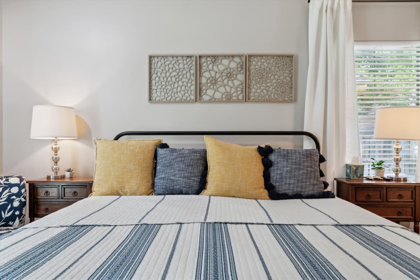 Sink into the inviting king-size bed and enjoy a truly restful night's sleep.
