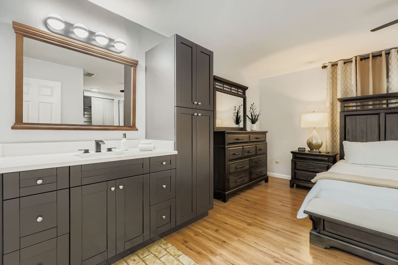 Master bedroom ensuite, cozy, comfortable and convenient.