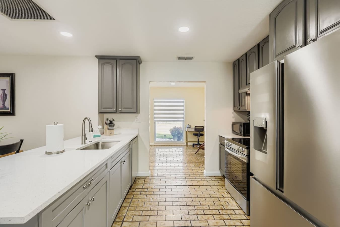 Fully stocked and thoughtfully designed, our kitchen is perfect for group dinners, or quick bites.