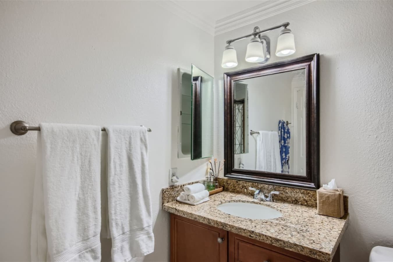 Full Bathroom located on the main level, with all linens provided for your stay.