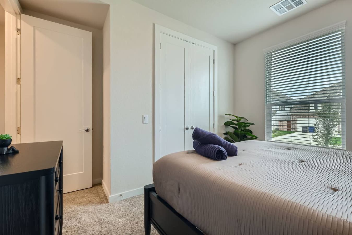 Enjoy the queen size bed in the third bedroom.