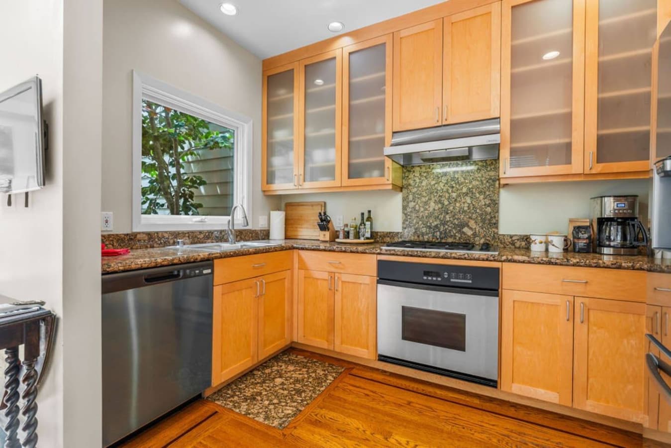 Full kitchen.