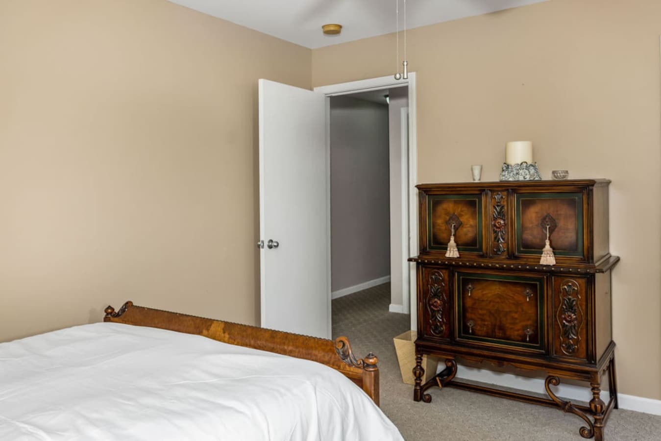 A clean and simple layout offering easy flow to the hallway.