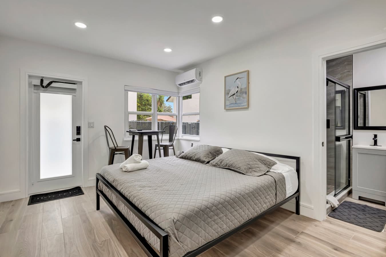 Banyan St. Studio off Las Olas- Steps to the Beach
