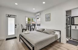 Banyan St. Studio off Las Olas- Steps to the Beach