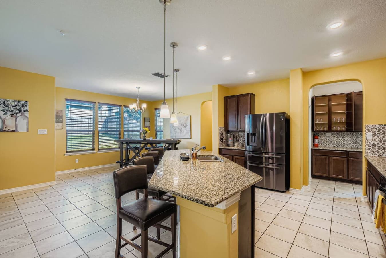 Full kitchen for all your cooking needs.