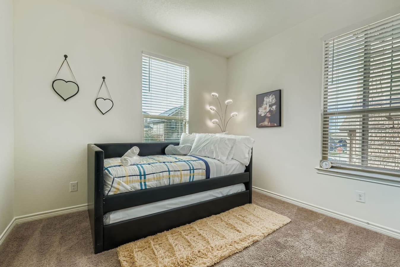 Single and trundle bed in the fifth bedroom.