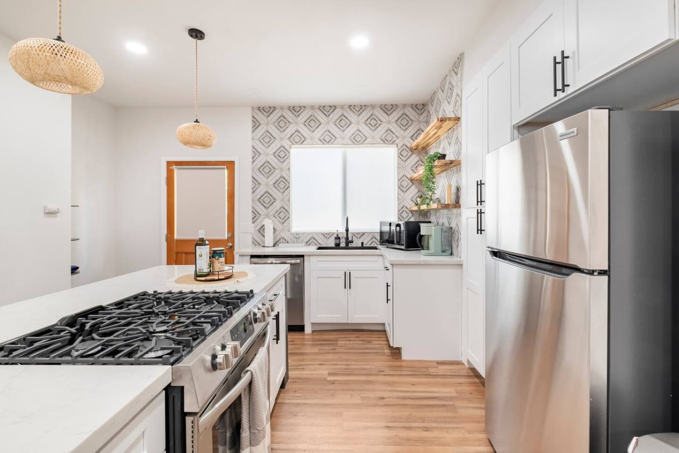 Full kitchen.