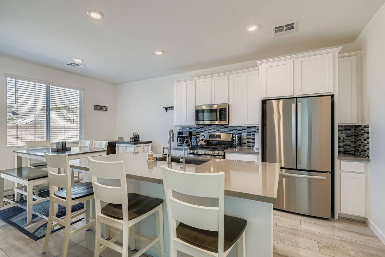 Full kitchen.