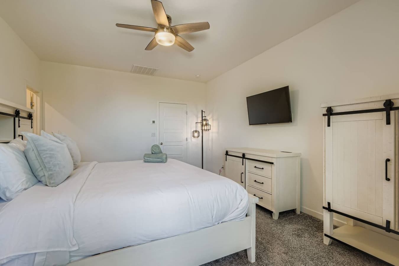 King size bed in the master bedroom.