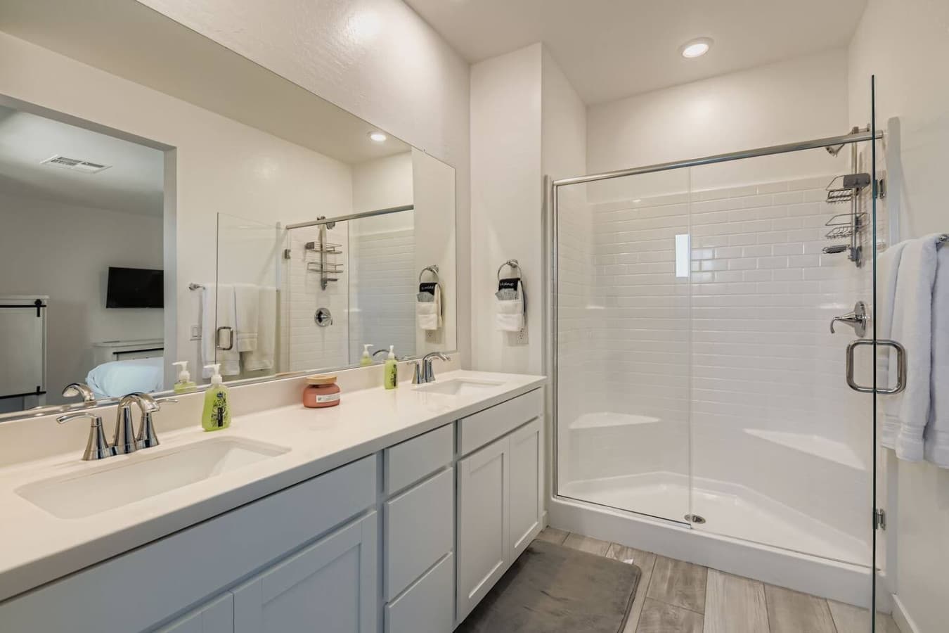 Full bathroom attached to the master bedroom.