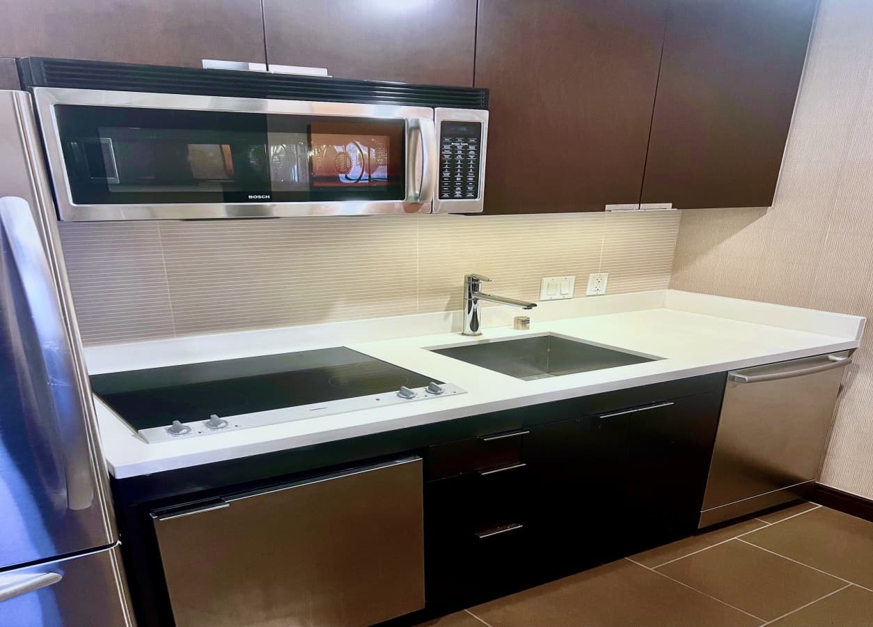 9047 Kitchen 3 copy.jpg