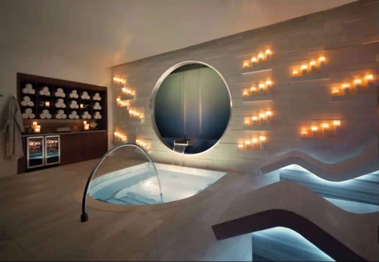 Jacuzzi for your stay.