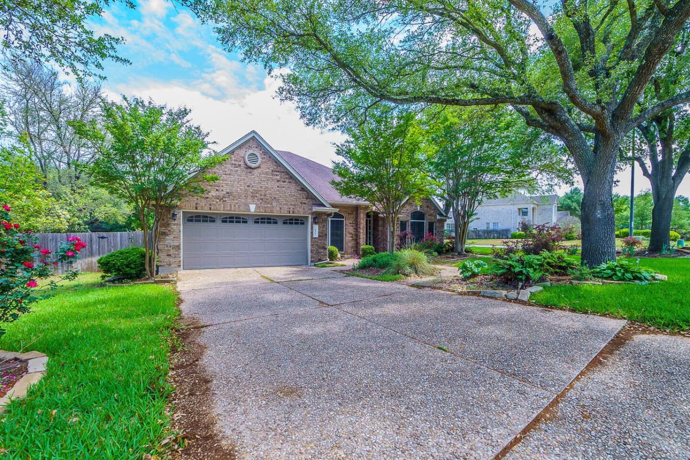 Spacious driveway.