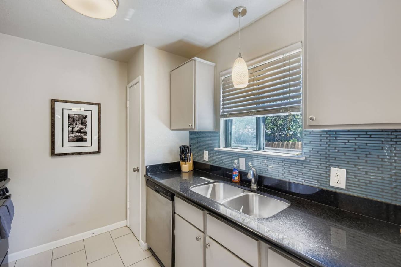Full kitchen space.