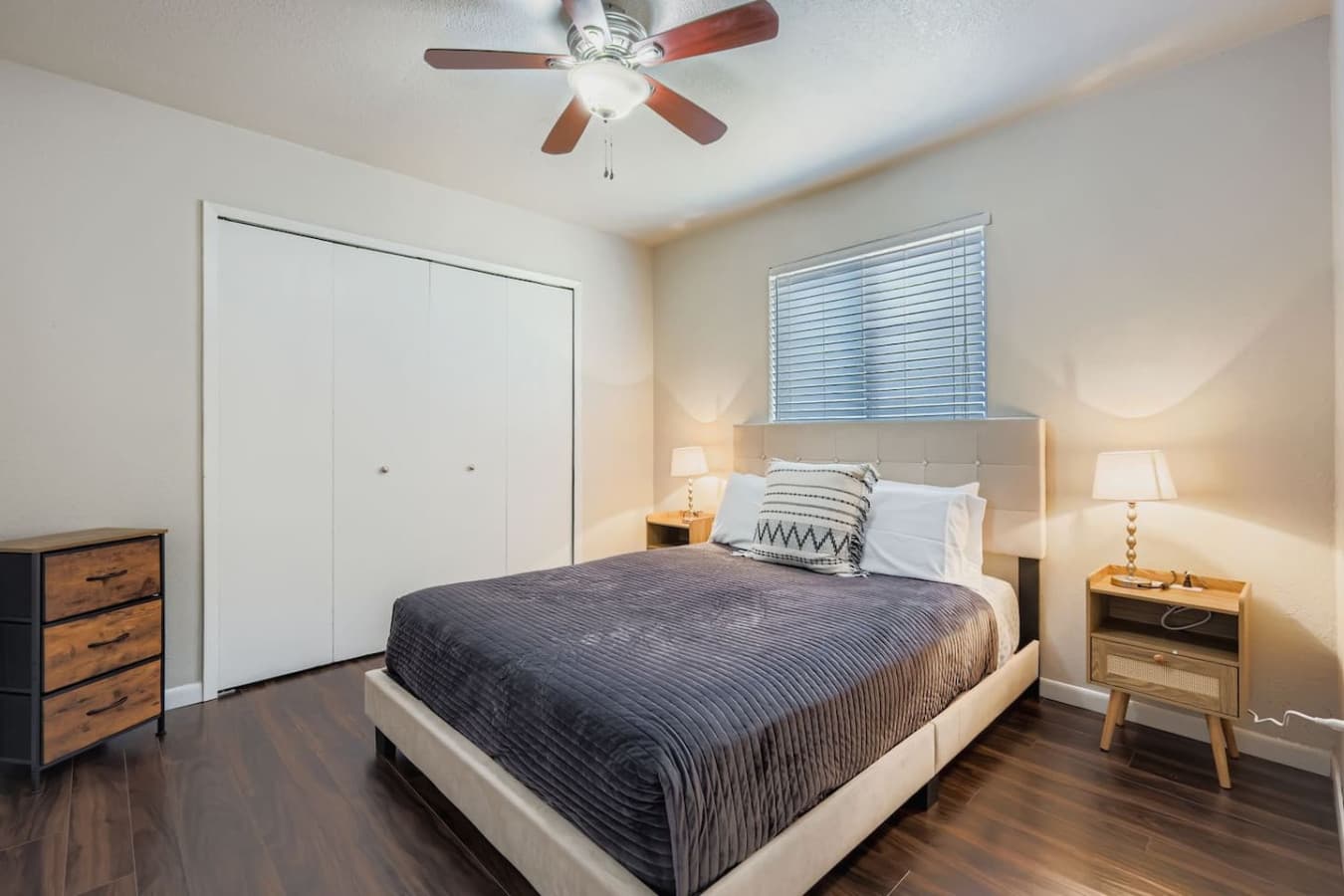 Queen size bed in the second bedroom.