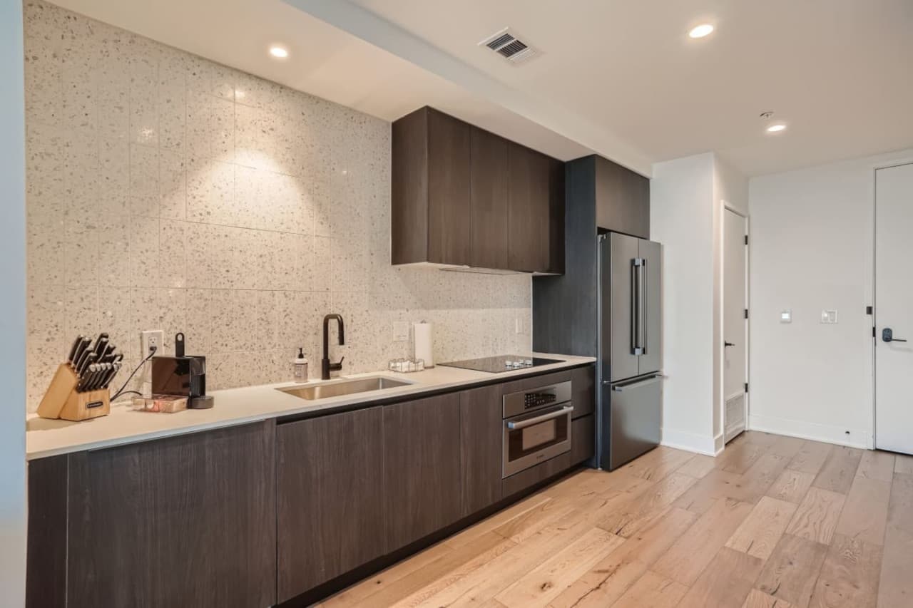 11 Kitchen.jpg