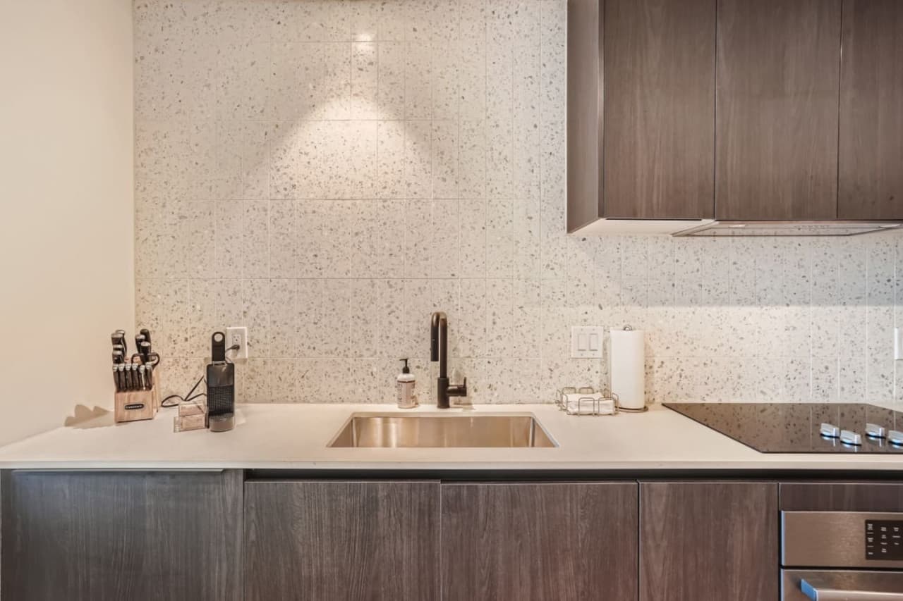 12 Kitchen.jpg