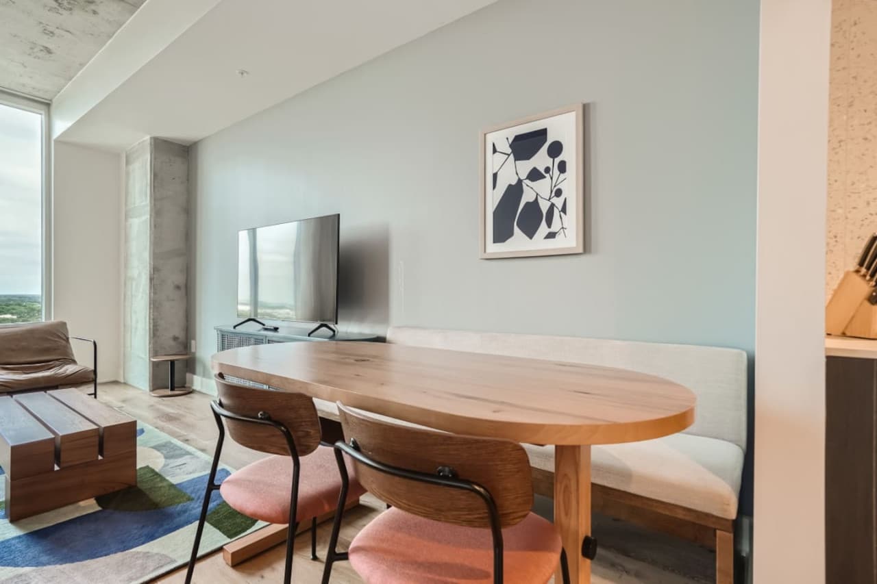 13 Breakfast Area.jpg