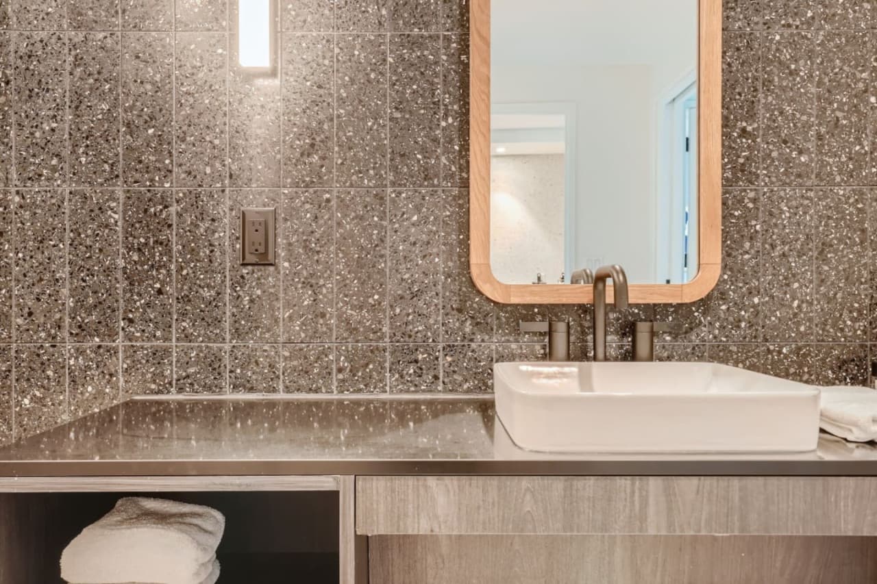 25 Primary Bathroom Detail.jpg