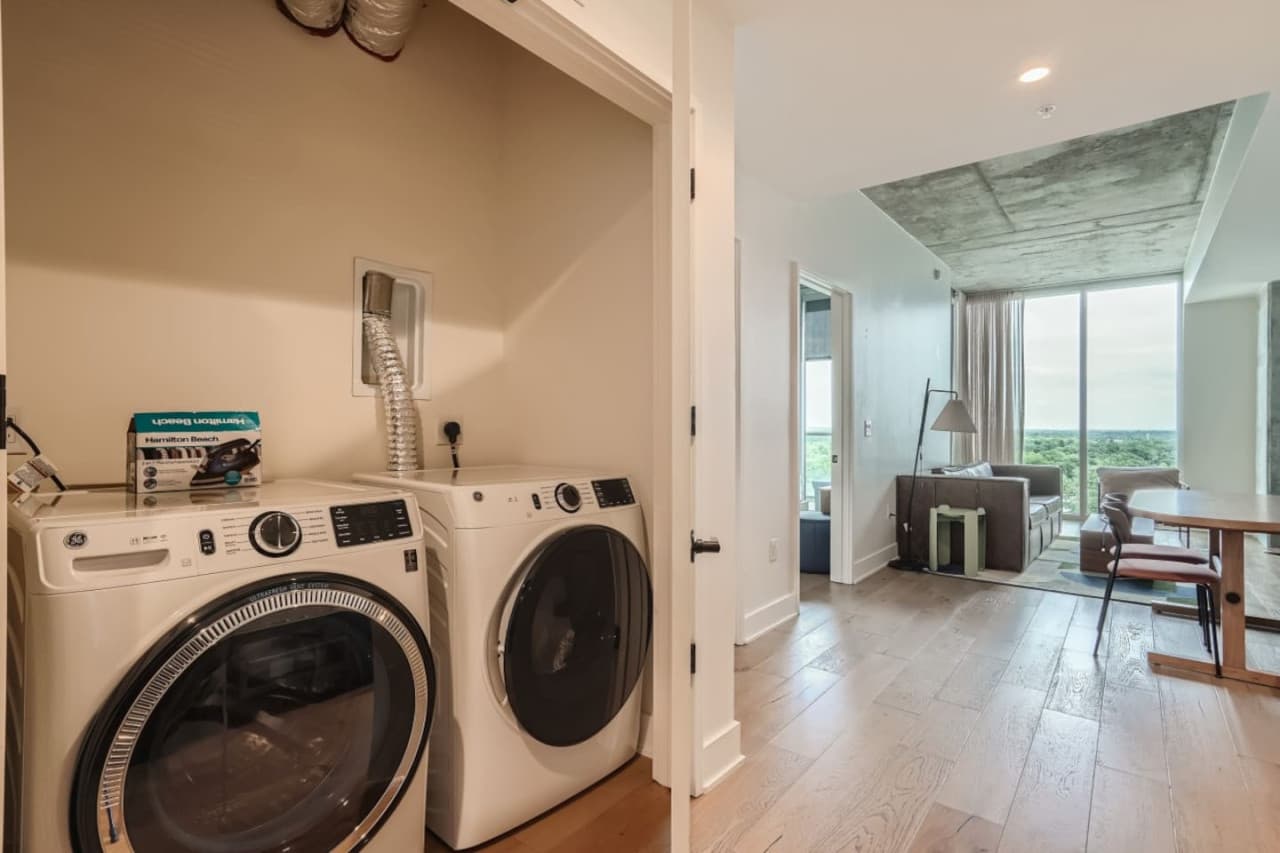 27 Laundry Room.jpg