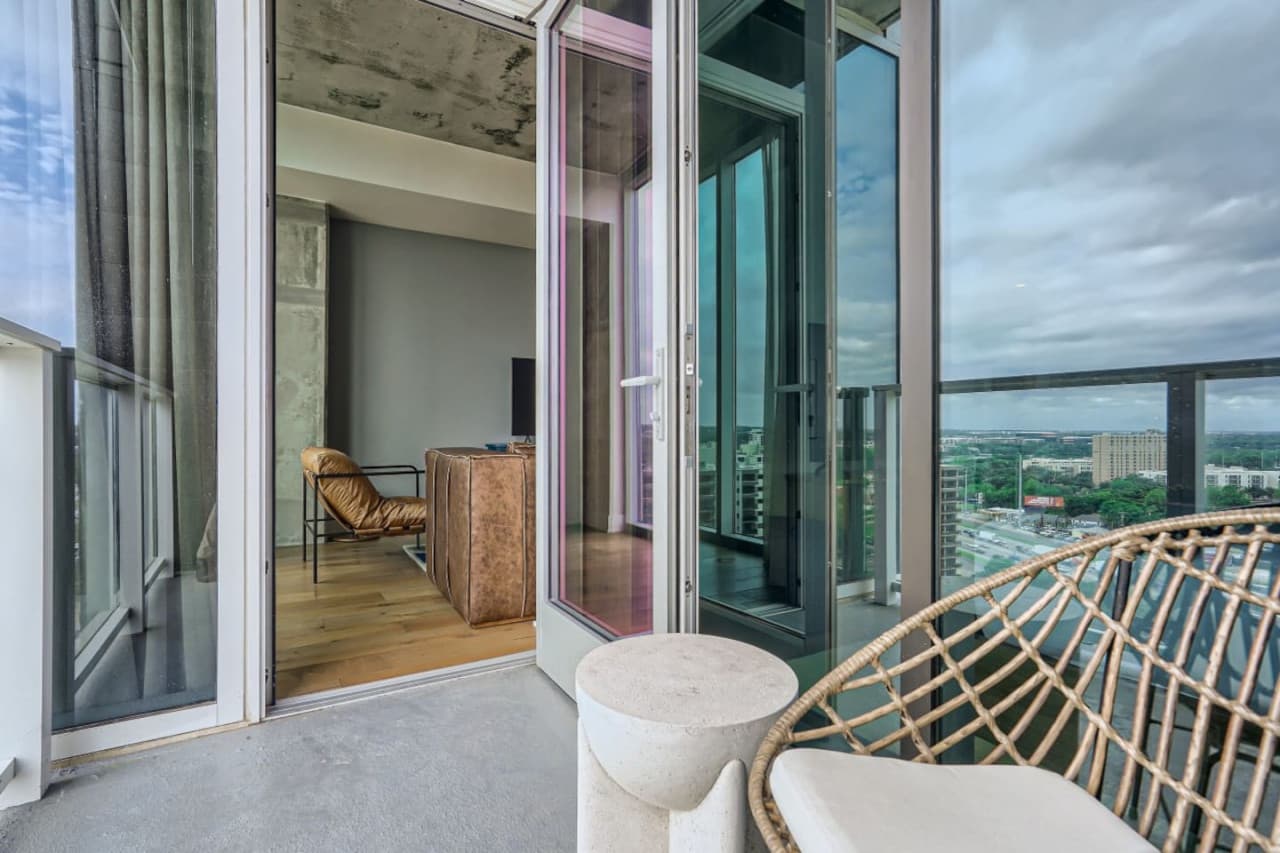 30 Balcony.jpg