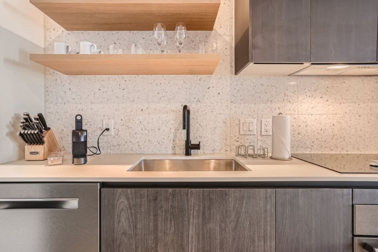 10 Kitchen.jpg