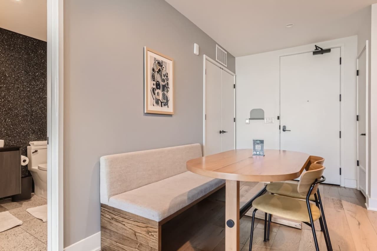 13 Breakfast Area.jpg