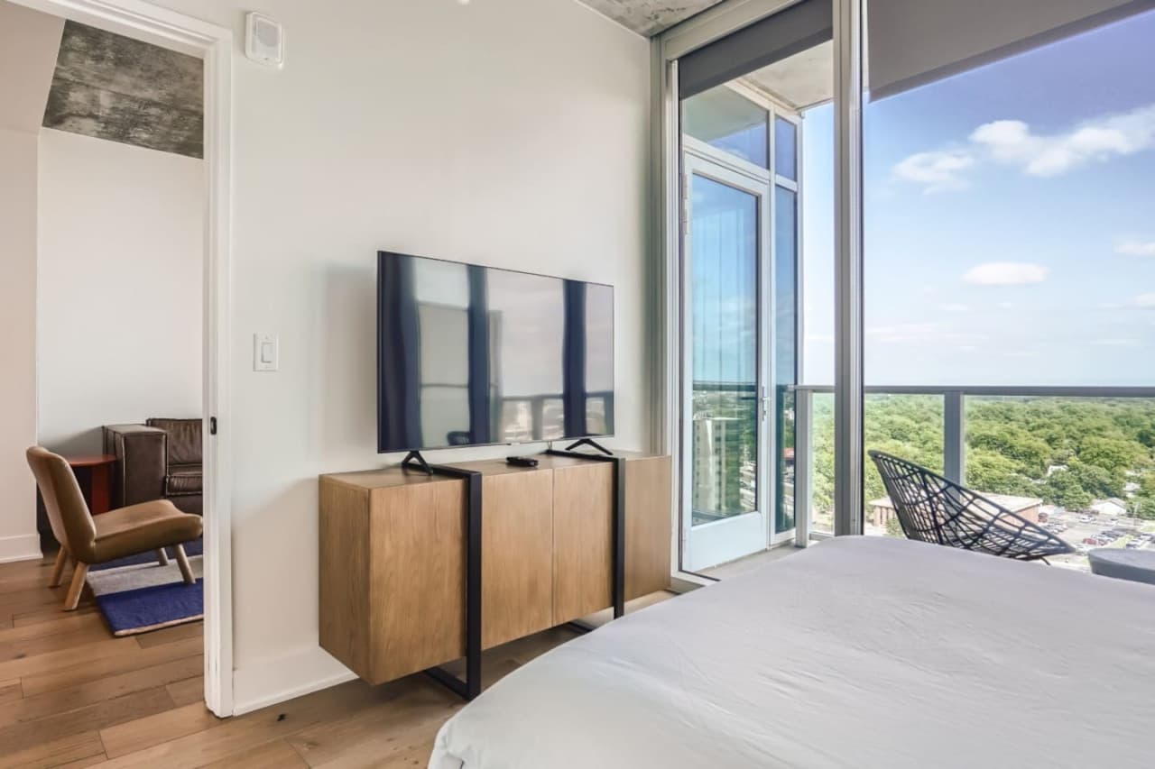19 Primary Bedroom.jpg