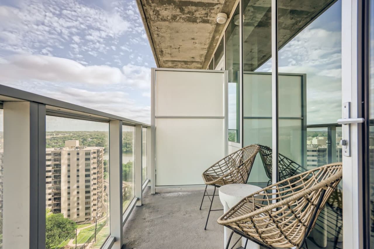 27 Balcony.jpg
