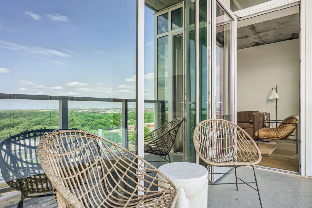 28 Balcony.jpg