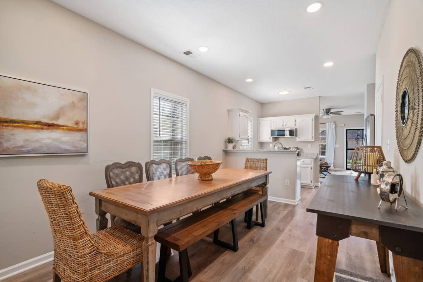 Dining Area (Seating for 10)