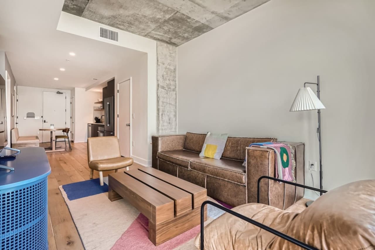 04 Living Room.jpg