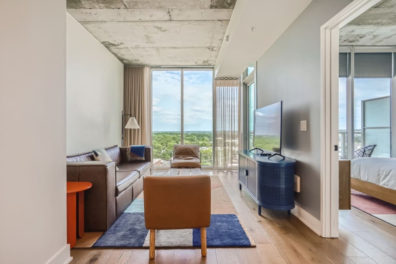 07 Living Room.jpg