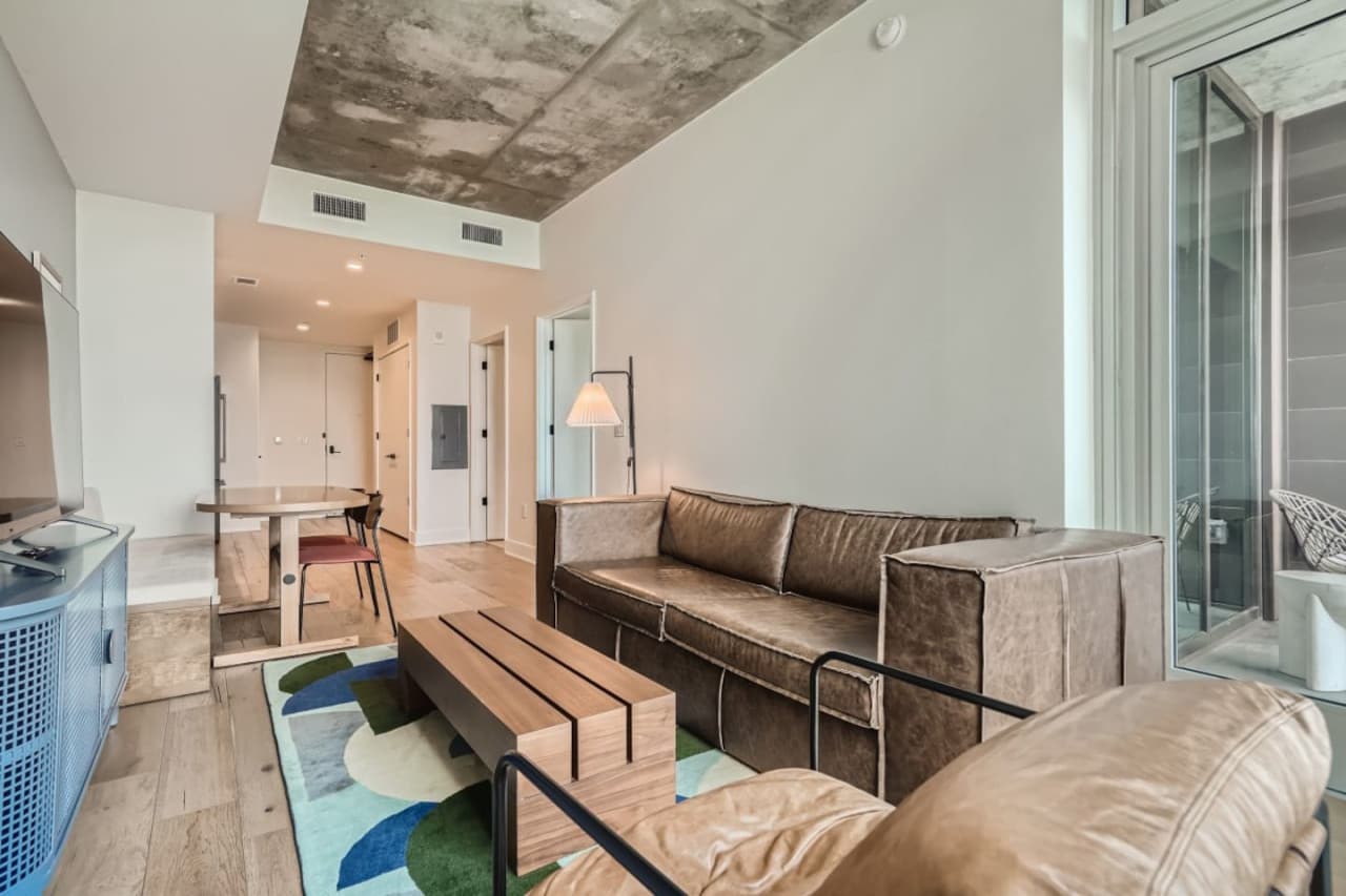 05 Living Room.jpg