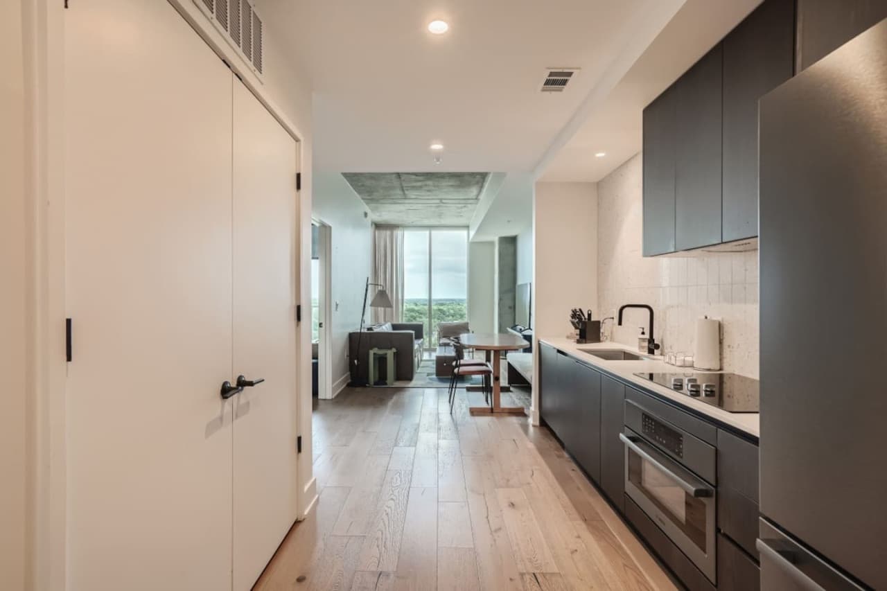 09 Kitchen.jpg