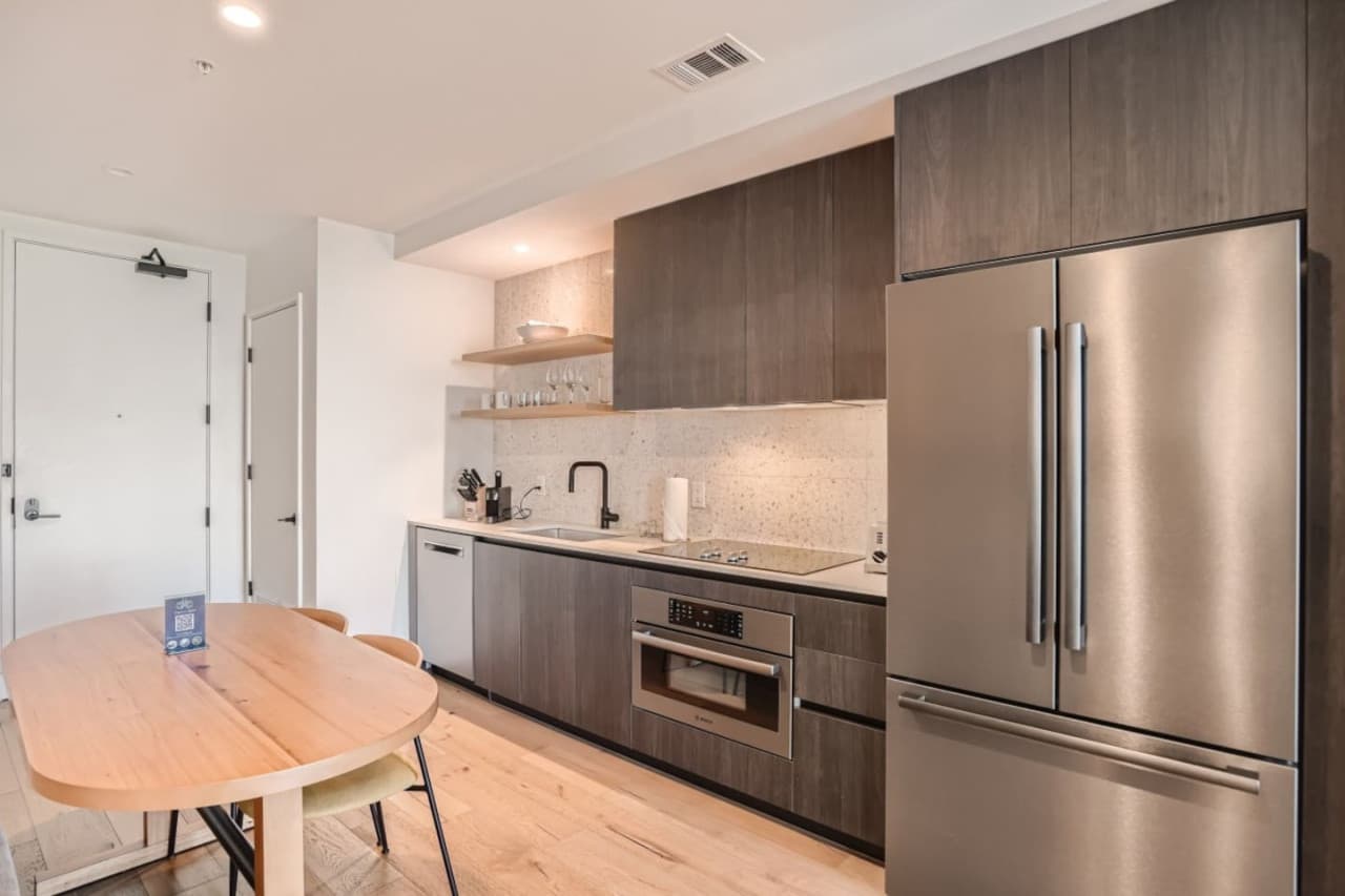 11 Kitchen.jpg