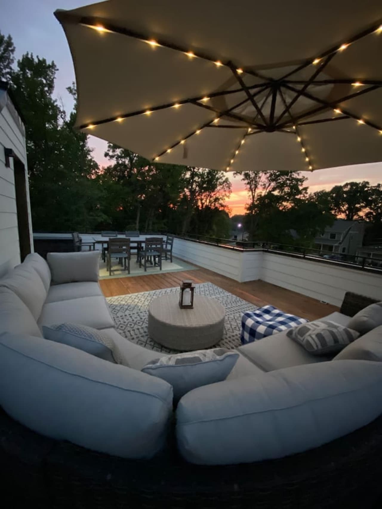 Unit B: Enjoy the evening sunset on the rooftop seating.