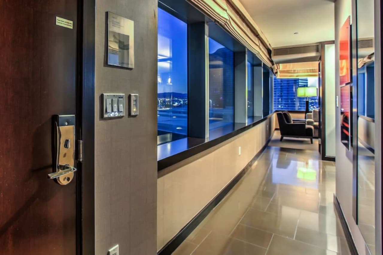 Entry - Panoramic Suite