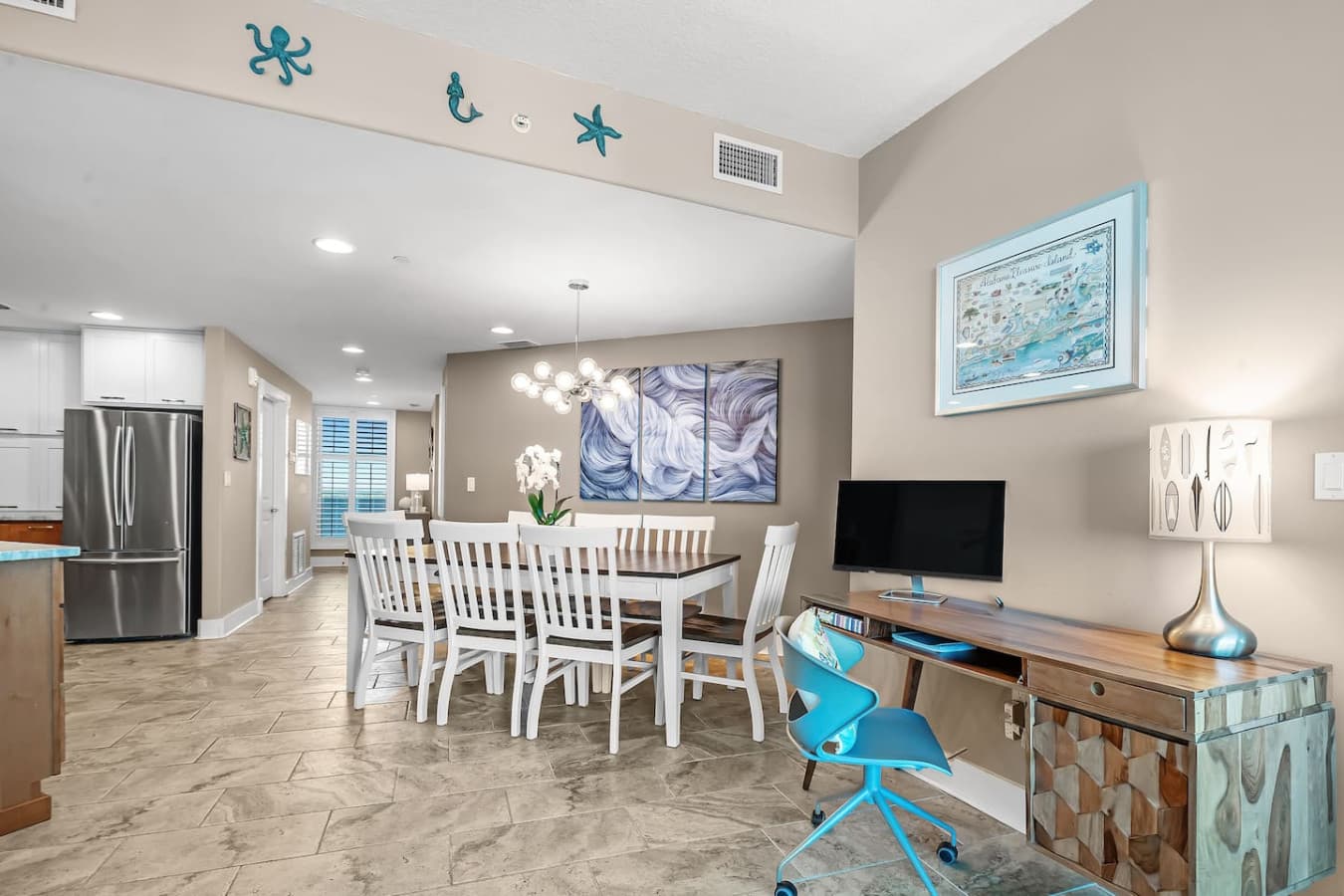 Dining area and dedicated workspace!