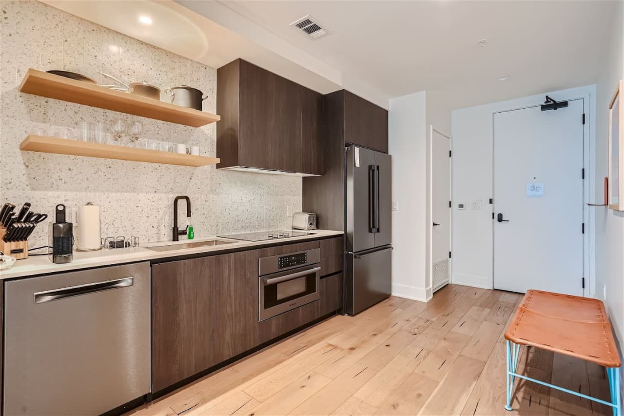 Fully equipped kitchen.