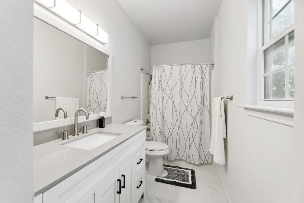 Full bathroom featuring a bathtub.