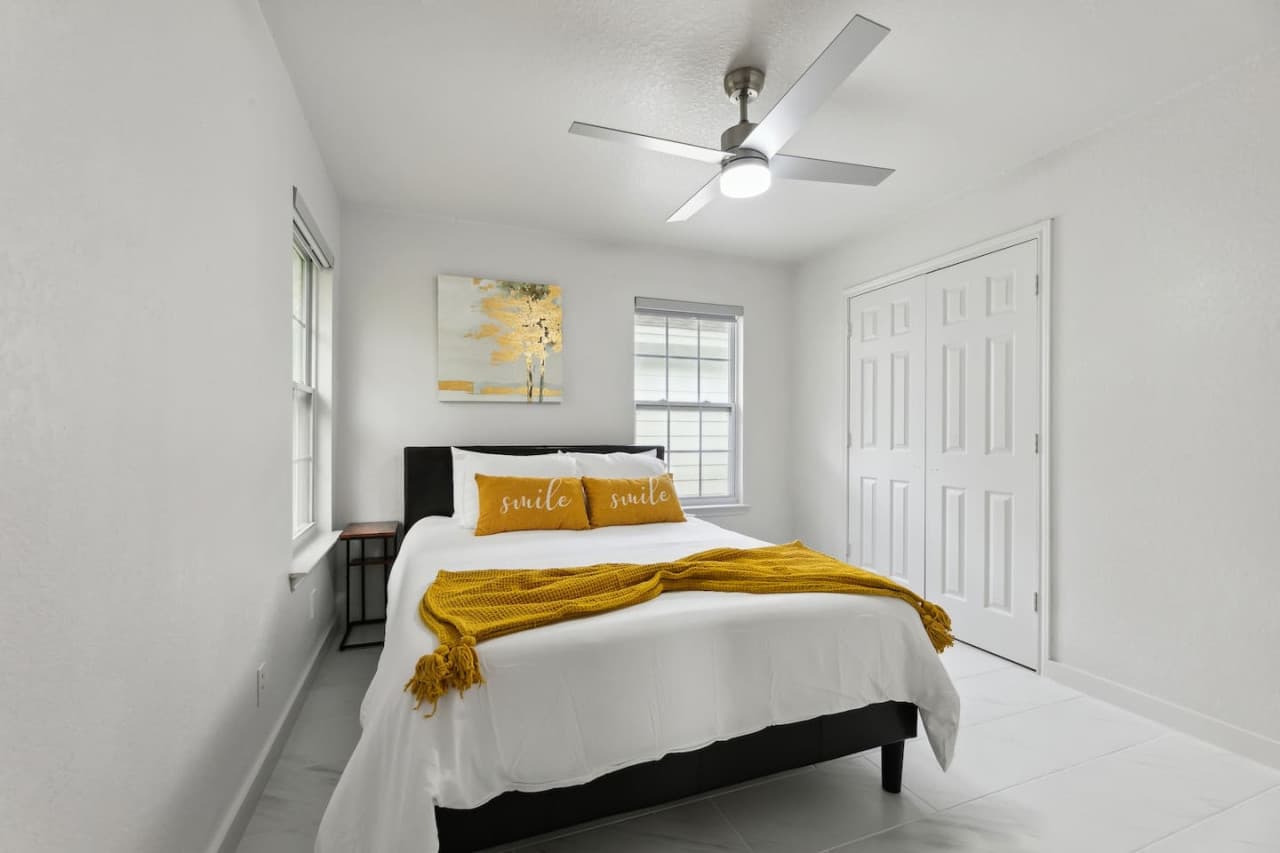 Second bedroom featuring a Queen size bed.