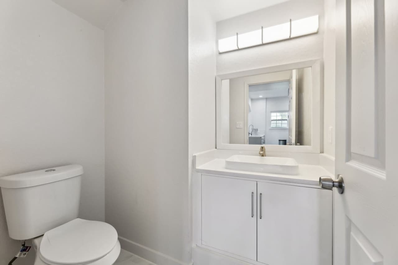 Guest bathroom.