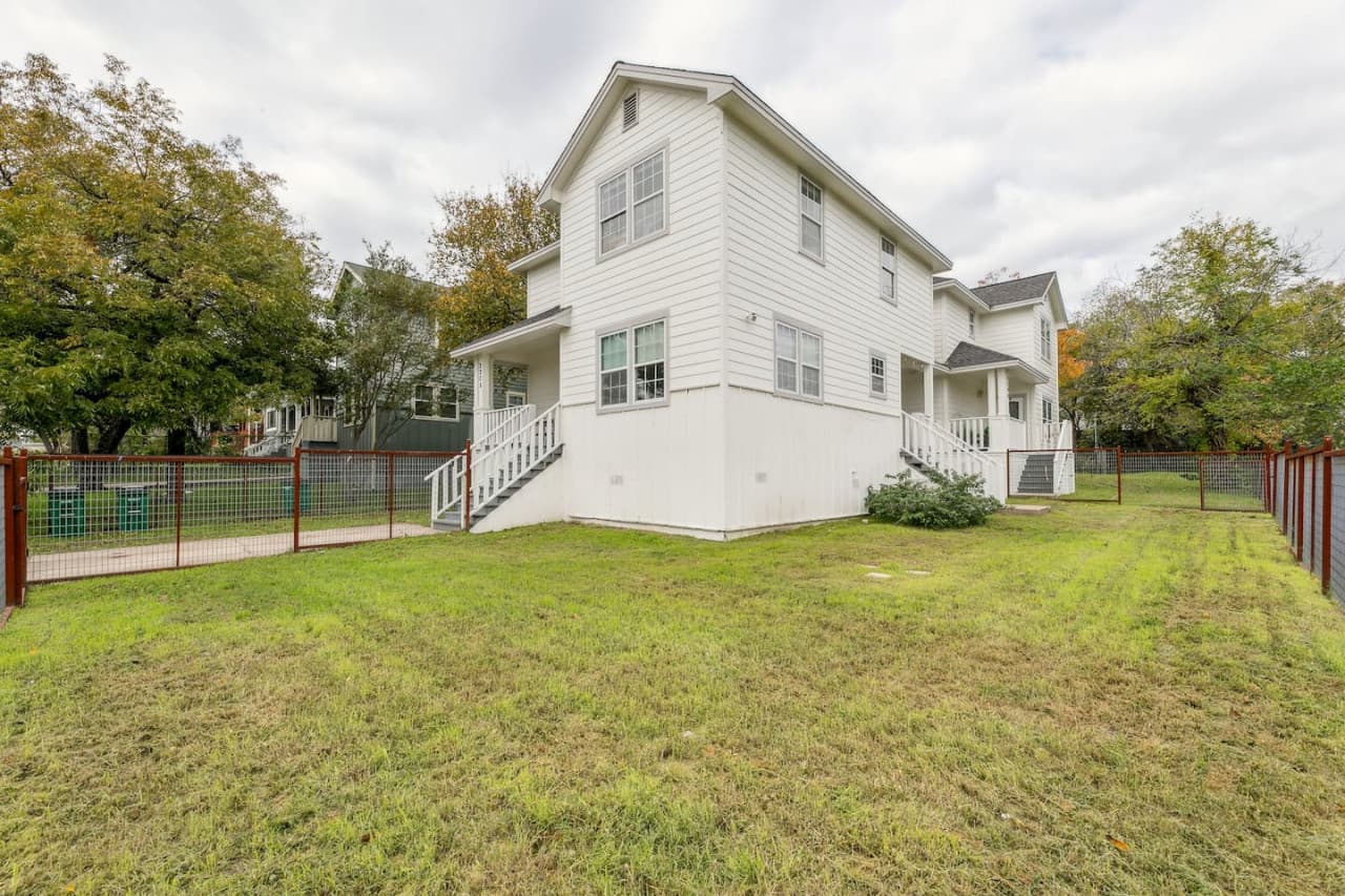 This amazing home is located just across the street from Rosewood neighborhood park and the sprawling Boggy Creek Greenbelt trail.