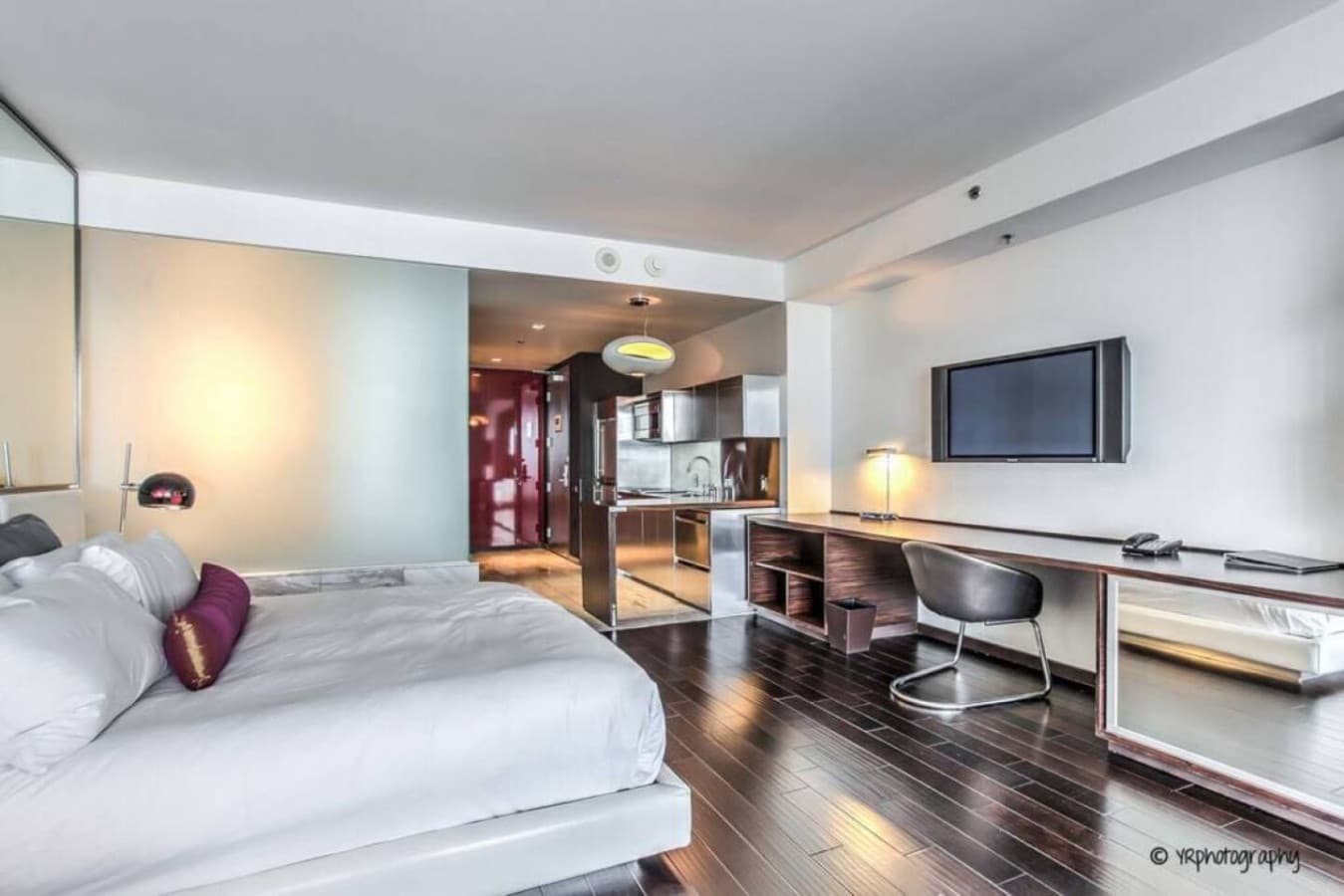 Bed, Kitchen, TV, Workspace