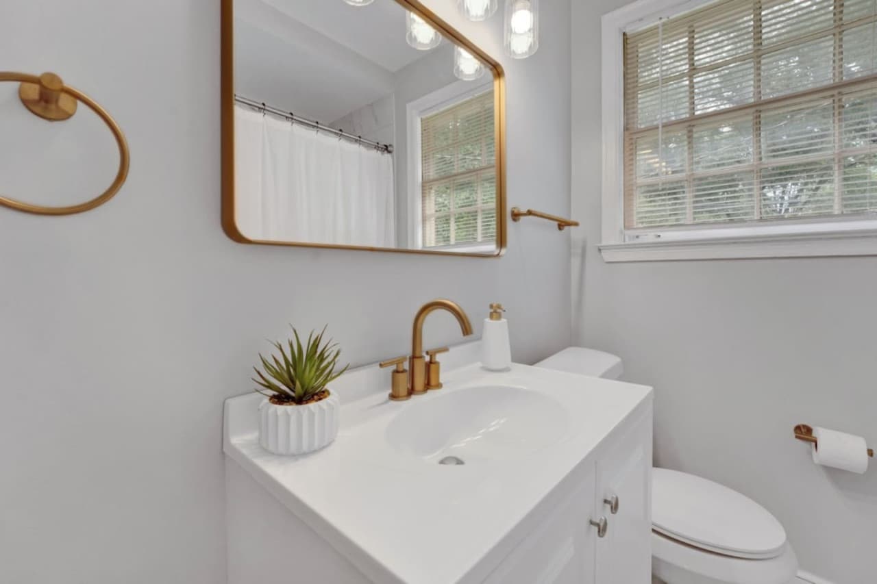 Second bathroom.