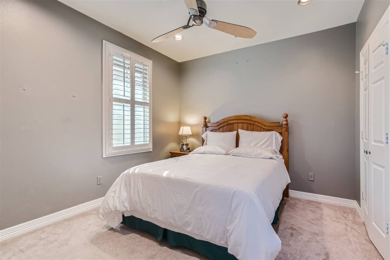 Second bedroom.