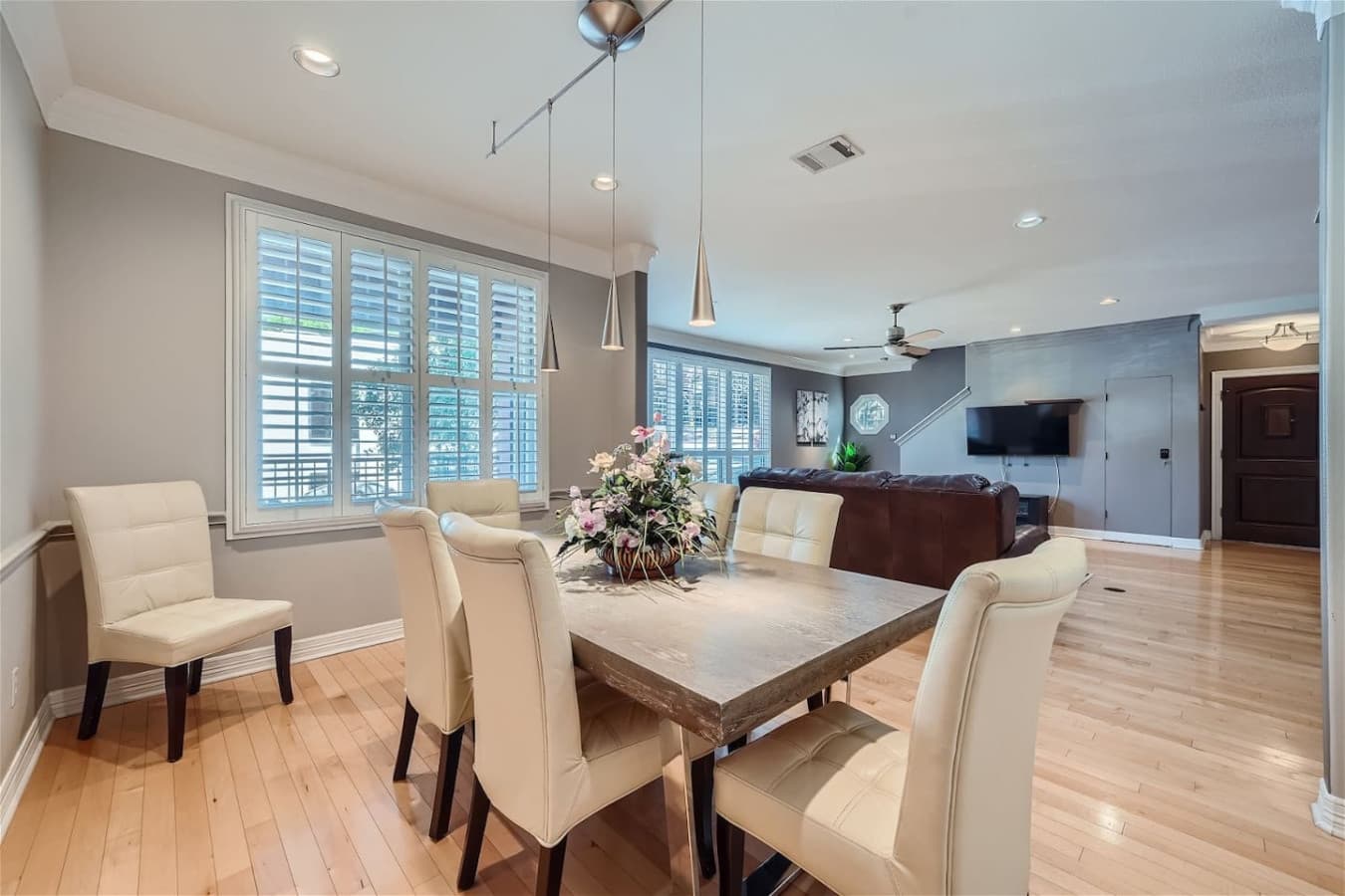 Dining area for up to seven.