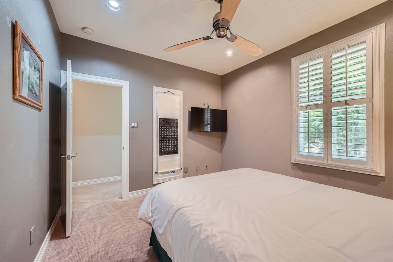 Third bedroom featuring a queen size bed and Smart TV for streaming.